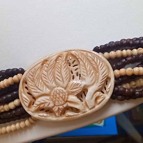 Statement beaded necklace - Picture 2 of 7